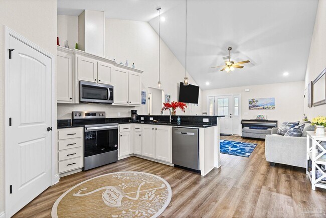 Building Photo - 7911 Twin Lake Dr