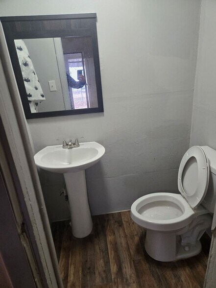 Building Photo - 1305 S Easton Ave