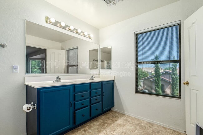 Building Photo - 3748 E Betsy Ln