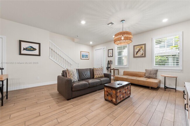 Building Photo - 1030 Eucalyptus Dr