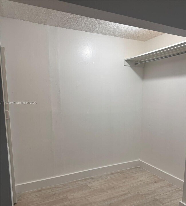 Building Photo - 8897 Fontainebleau Blvd