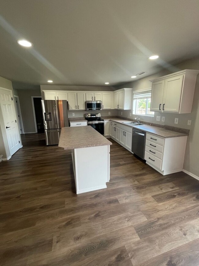 Building Photo - Beautiful Open Concept 4 Bedroom 2.5 Bath Home with Fenced Yard  in Gated Community