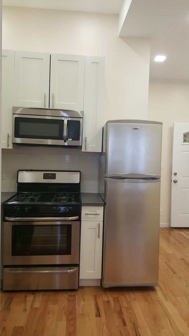 Building Photo - 124-14 Metropolitan Ave