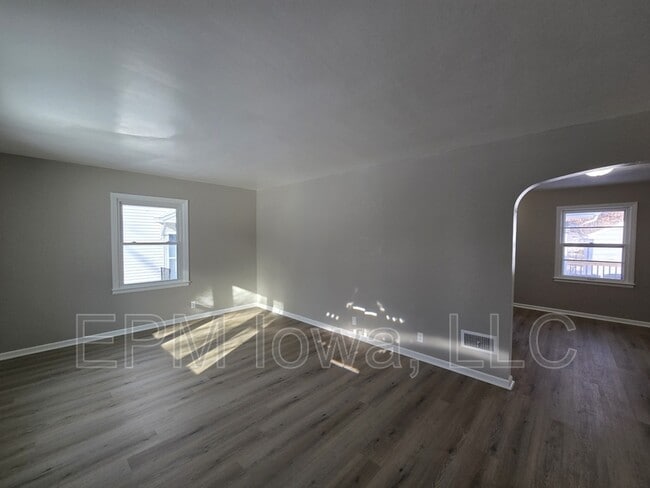 Building Photo - 1147 Bourland Ave