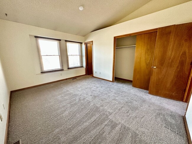 Building Photo - 4218 Goldenridge Way