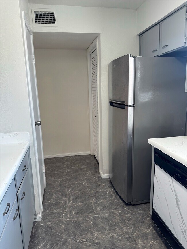 Building Photo - 3130 Walnut Bend Ln