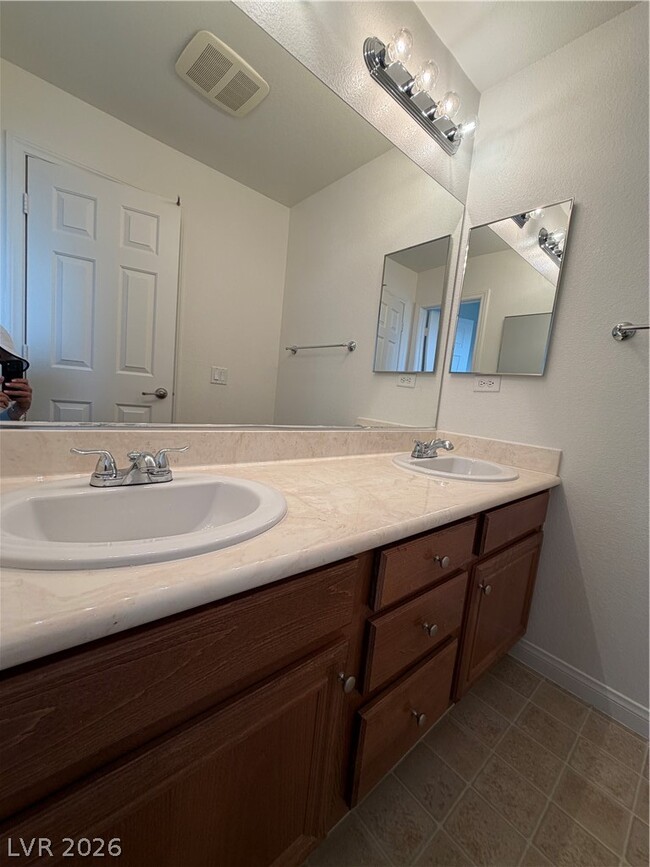 Building Photo - 9433 Highview Rock Ct