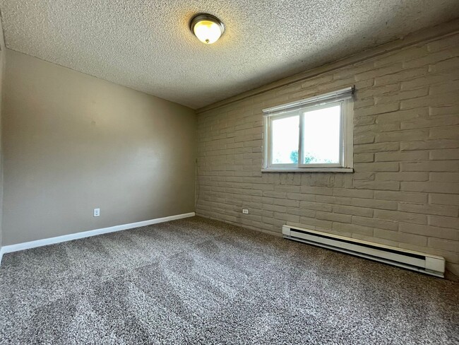 Building Photo - 2 Bed, 1 Bath Apartment In Firestone
