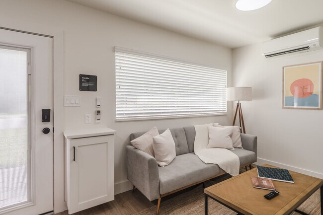 Primary Photo - 2710 Amherst Ave