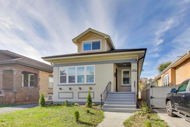 Building Photo - 1912 S 4th Ave