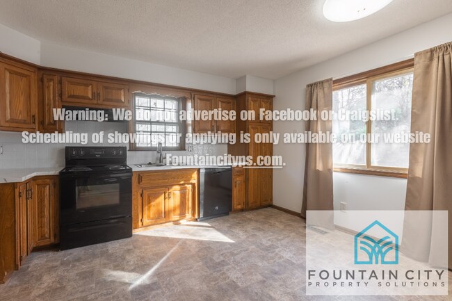 Building Photo - 807 Laurel Ave