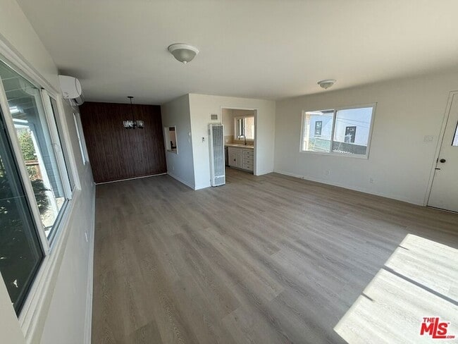 Building Photo - 3237 Midvale Ave