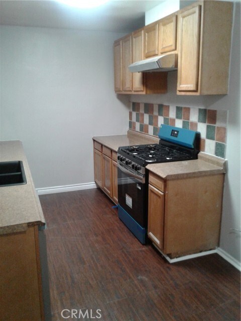 Building Photo - 924 W George St