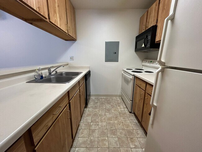 Building Photo - SHI RENTAL