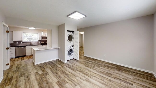 Building Photo - BEAUTIFUL 2 Bedroom, 1 bath with Renovations in the heart of Clintonville available June 1! SEE I...