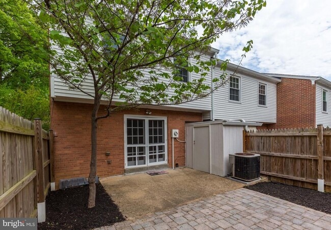 Building Photo - 7739 Tiverton Dr