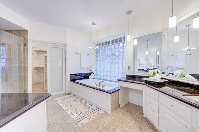 Building Photo - 13515 N Tracewood Bend