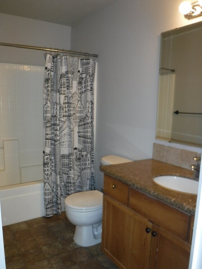 Building Photo - Beautiful 3 bed 2.5 bath home in the Cobblefield Crossing Subdivision in Meridian.