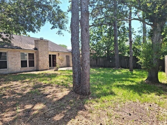 Building Photo - 605 Noreda St