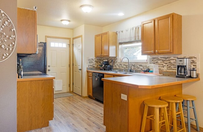 Building Photo - Gorgeous 4 Bed / 3 Bath Home on Hermione Lane!