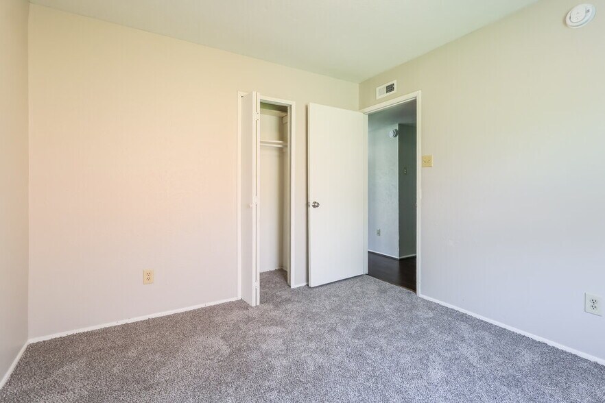 Building Photo - 2674 Lark Ln