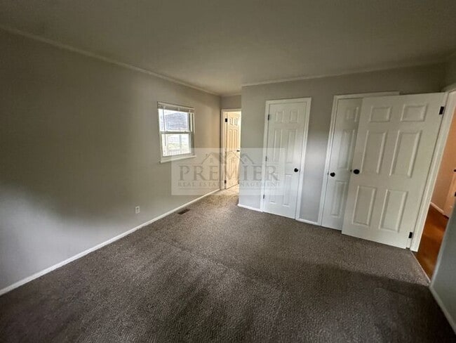 Building Photo - 730 N Aztec Dr