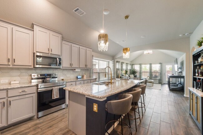 Building Photo - 4920 Sassafras Dr
