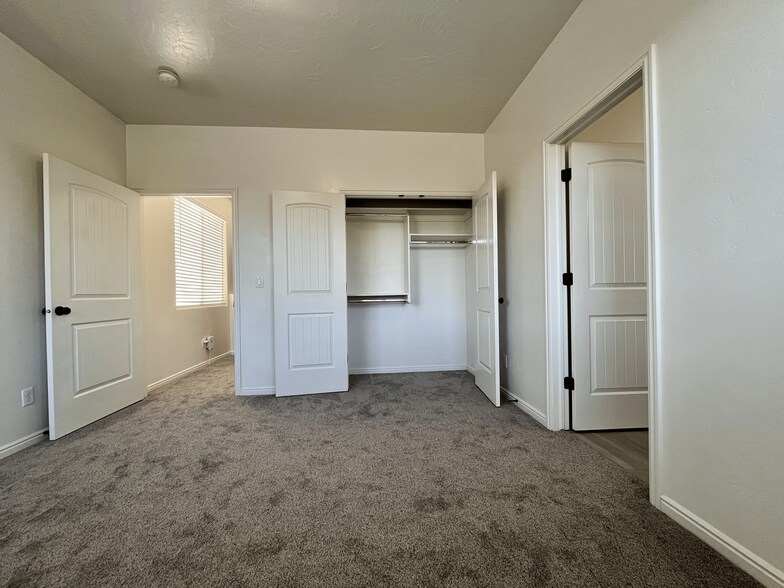 Building Photo - 1467 Clinton Way