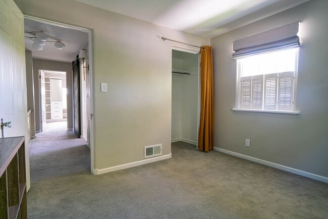 Building Photo - Charming 4 Bed, 2/5 Bath East Bench House