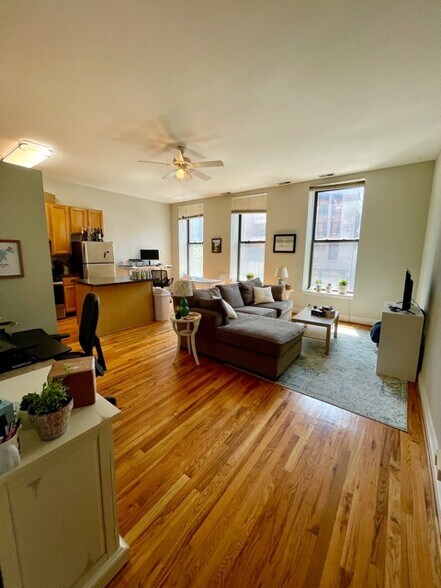 Building Photo - 1459 N Milwaukee Ave