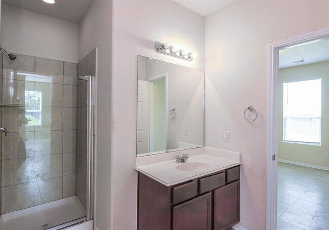Building Photo - 18402 Each Elm Way
