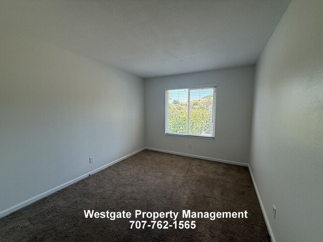 Building Photo - 400 Smith Ct