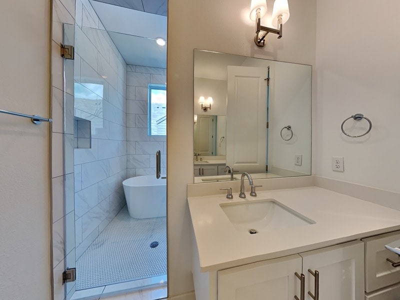 Building Photo - 129 E Oscar Dr