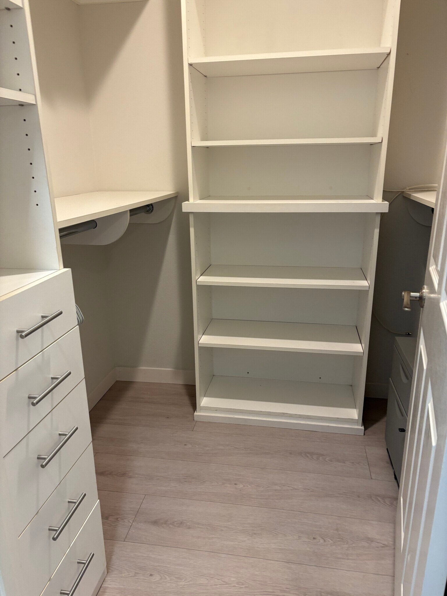 Main bedroom closet - 6483 Zuma View Pl