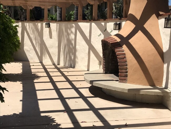 Building Photo - Beautiful Townhome with large fenced back patio, second story balcony, and two covered parking spots