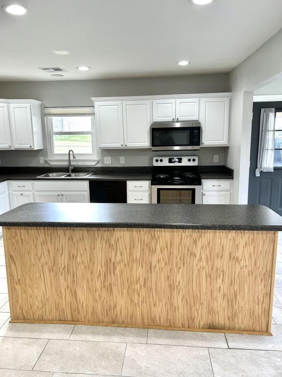 Building Photo - 3007 E Corona St