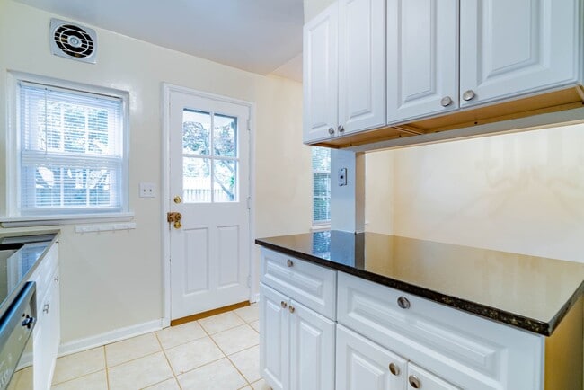 Building Photo - Beautifully Maintained 3 Levels, 2 Bedroom...