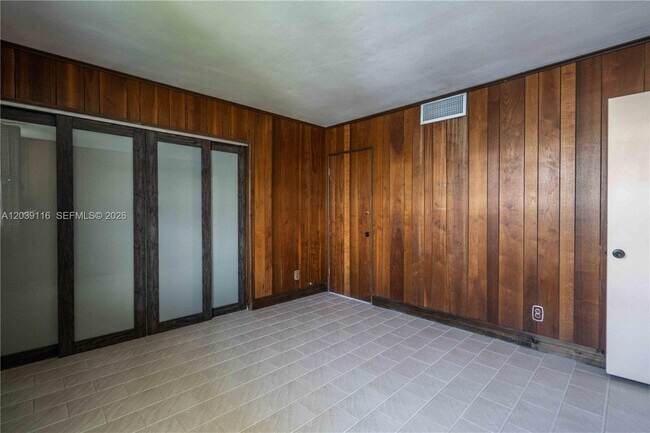 Building Photo - 9500 W Bay Harbor Dr