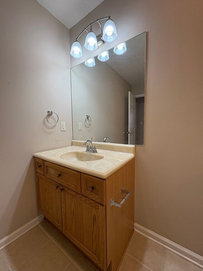 Building Photo - For Rent