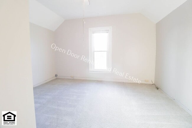 Building Photo - 121-123 S State St