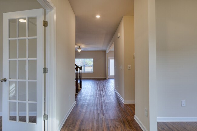 Building Photo - 13918 Brooks Dr