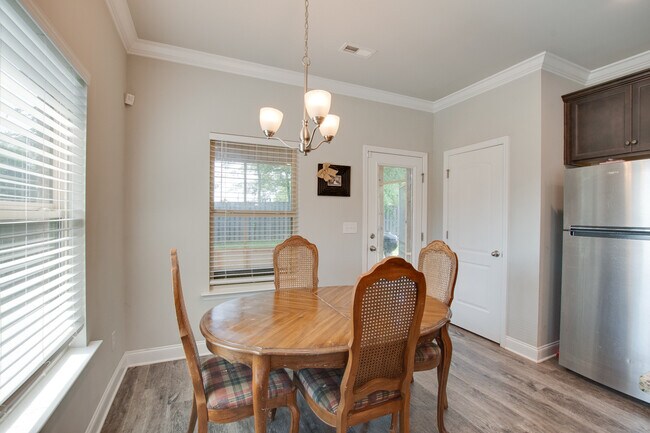 Building Photo - 150 Shrewsberry Dr