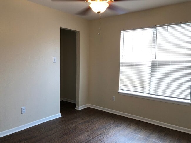 Building Photo - 7543 Windsor Oaks