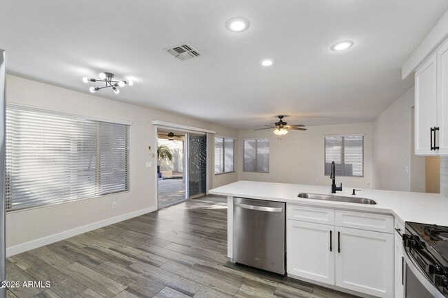 Building Photo - 1883 W Falcon Dr