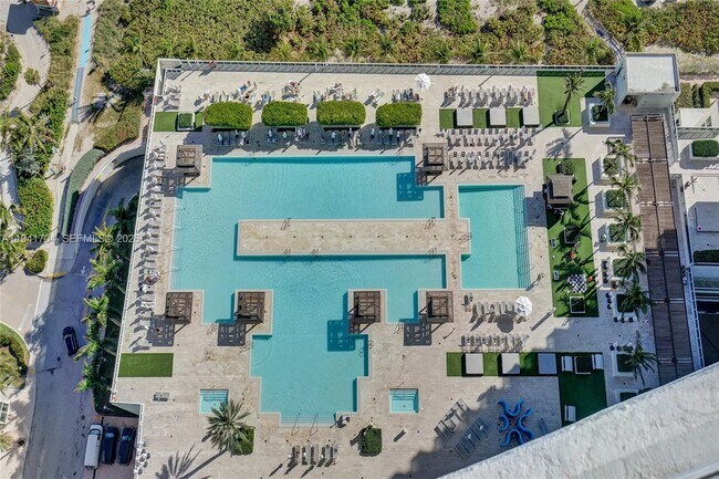 Building Photo - 1800 S Ocean Dr