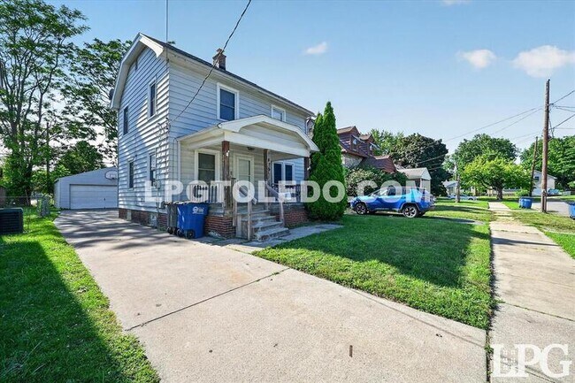 Building Photo - 414 Bender Dr