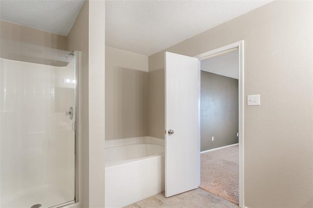Building Photo - 2700 Peach Dr