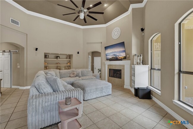 Building Photo - 9752 Trophy Oaks Dr