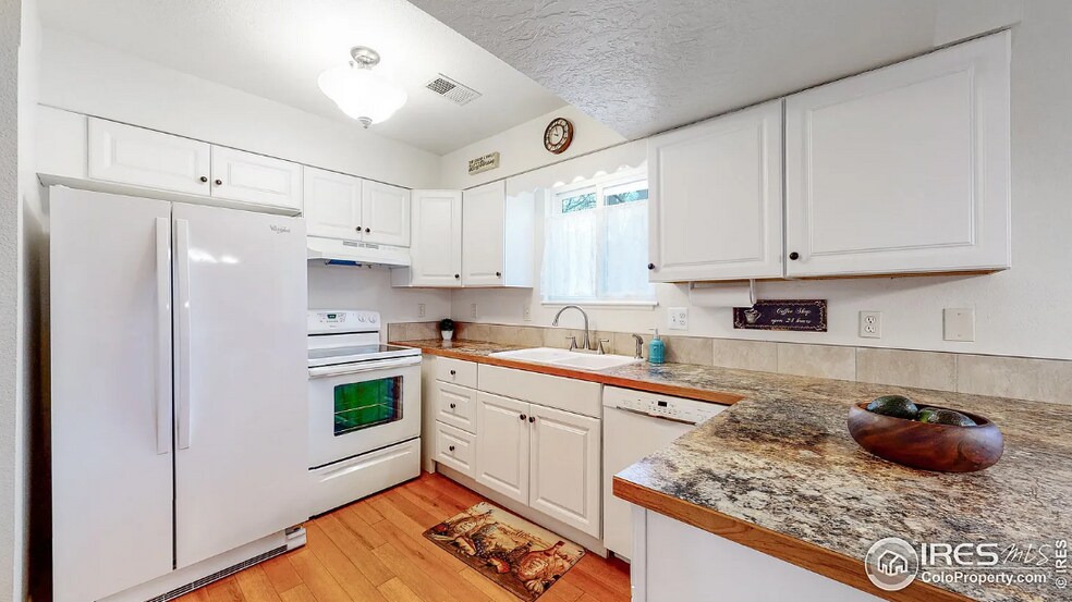 Kitchen - 2840 W 21st St