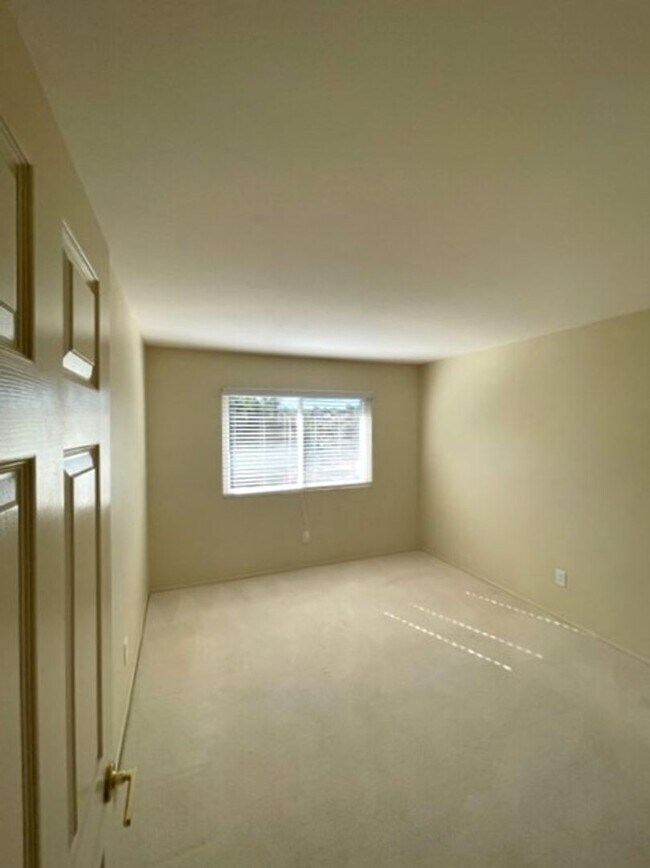Building Photo - 526 Trailridge Dr